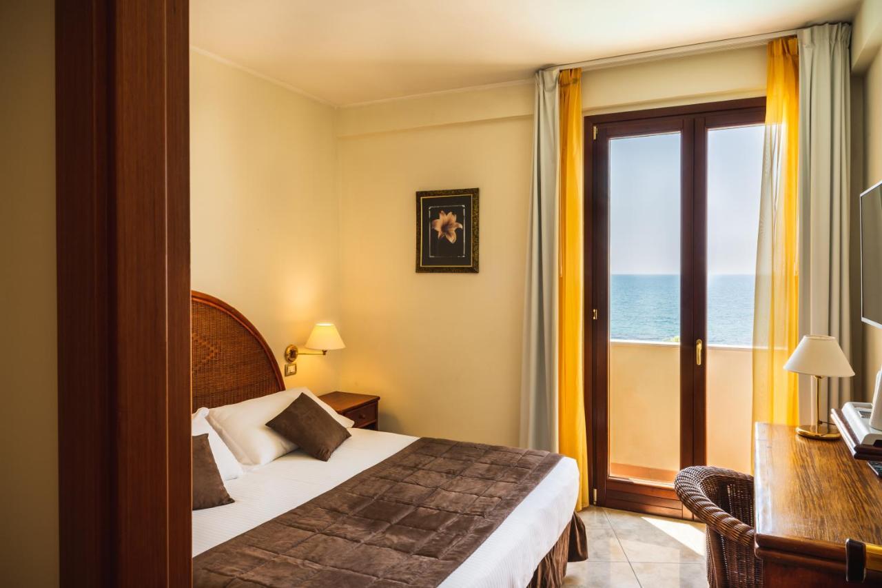 Apulia Hotel Taranto Ara Solis Lido Azzurro Екстер'єр фото