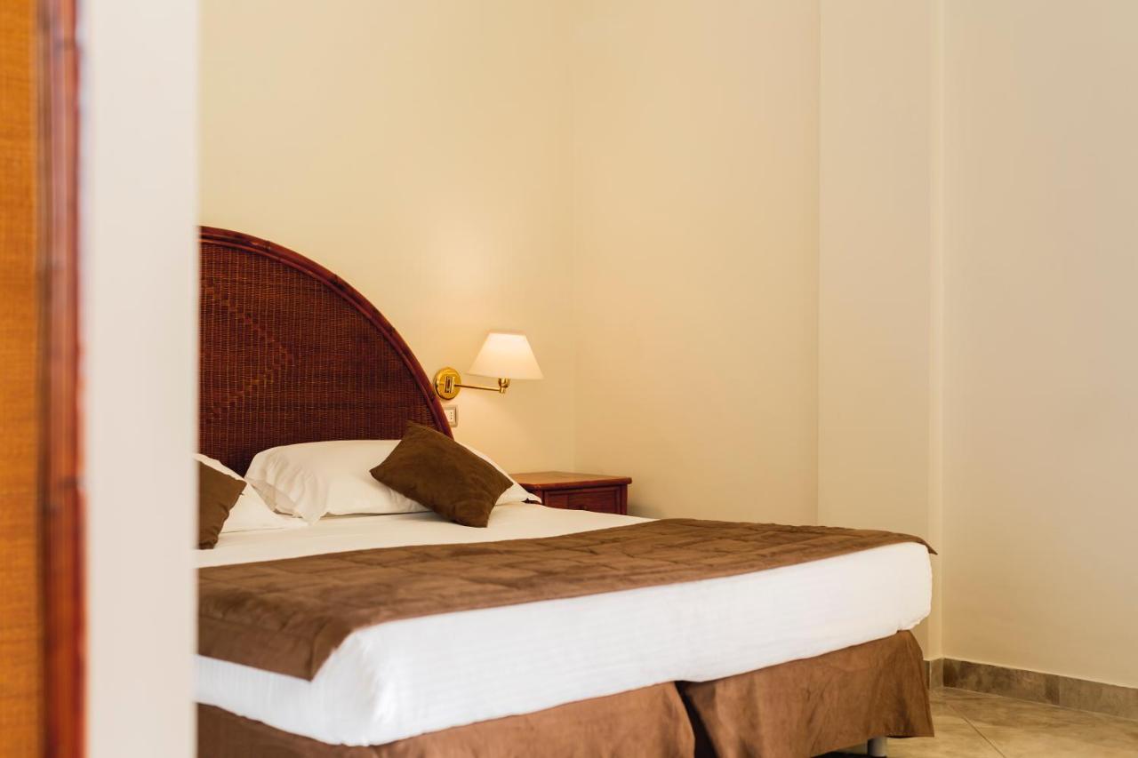 Apulia Hotel Taranto Ara Solis Lido Azzurro Екстер'єр фото