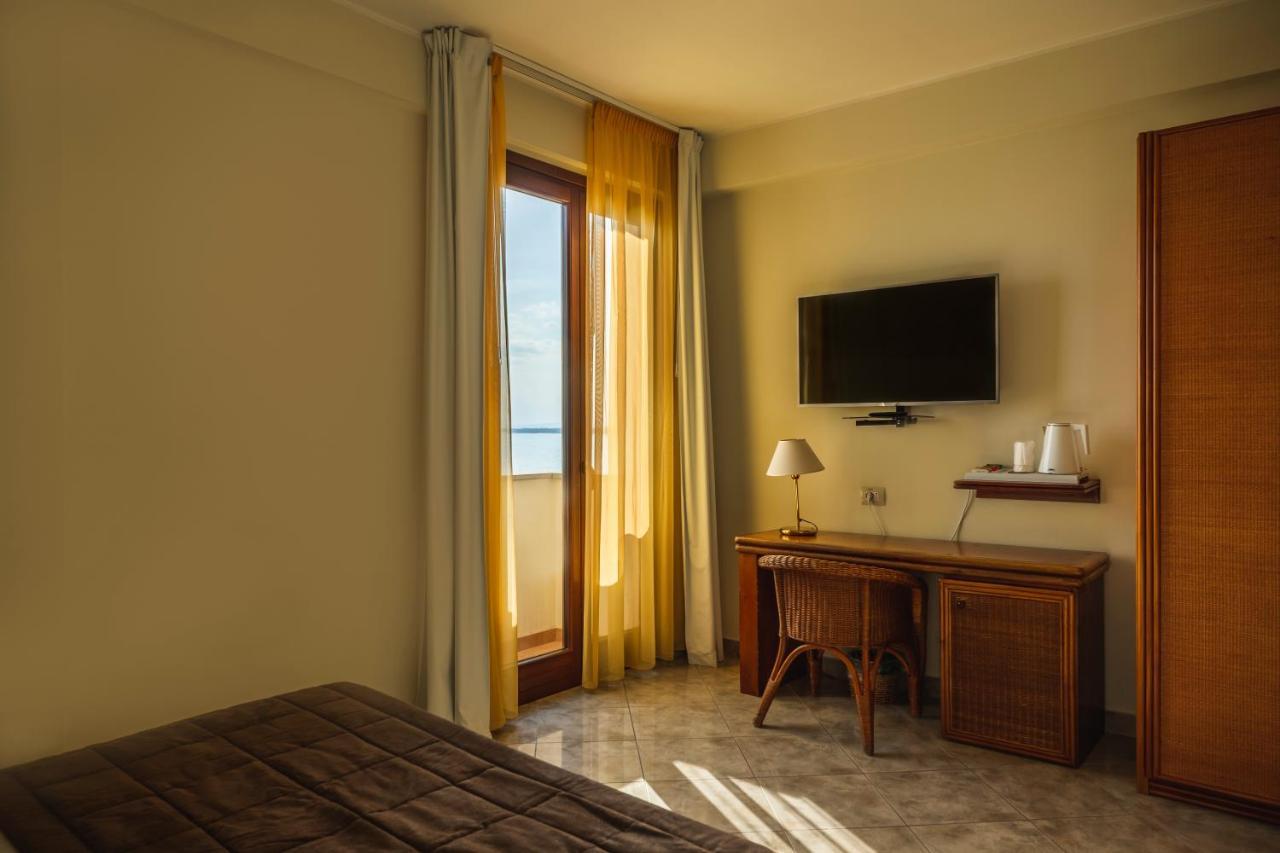 Apulia Hotel Taranto Ara Solis Lido Azzurro Екстер'єр фото