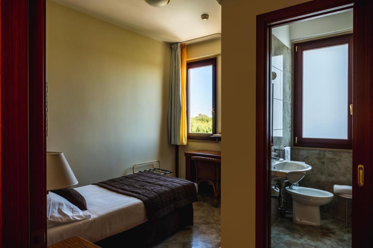 Apulia Hotel Taranto Ara Solis Lido Azzurro Екстер'єр фото