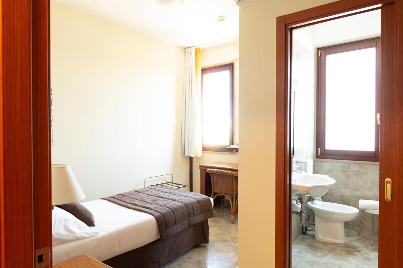 Apulia Hotel Taranto Ara Solis Lido Azzurro Екстер'єр фото