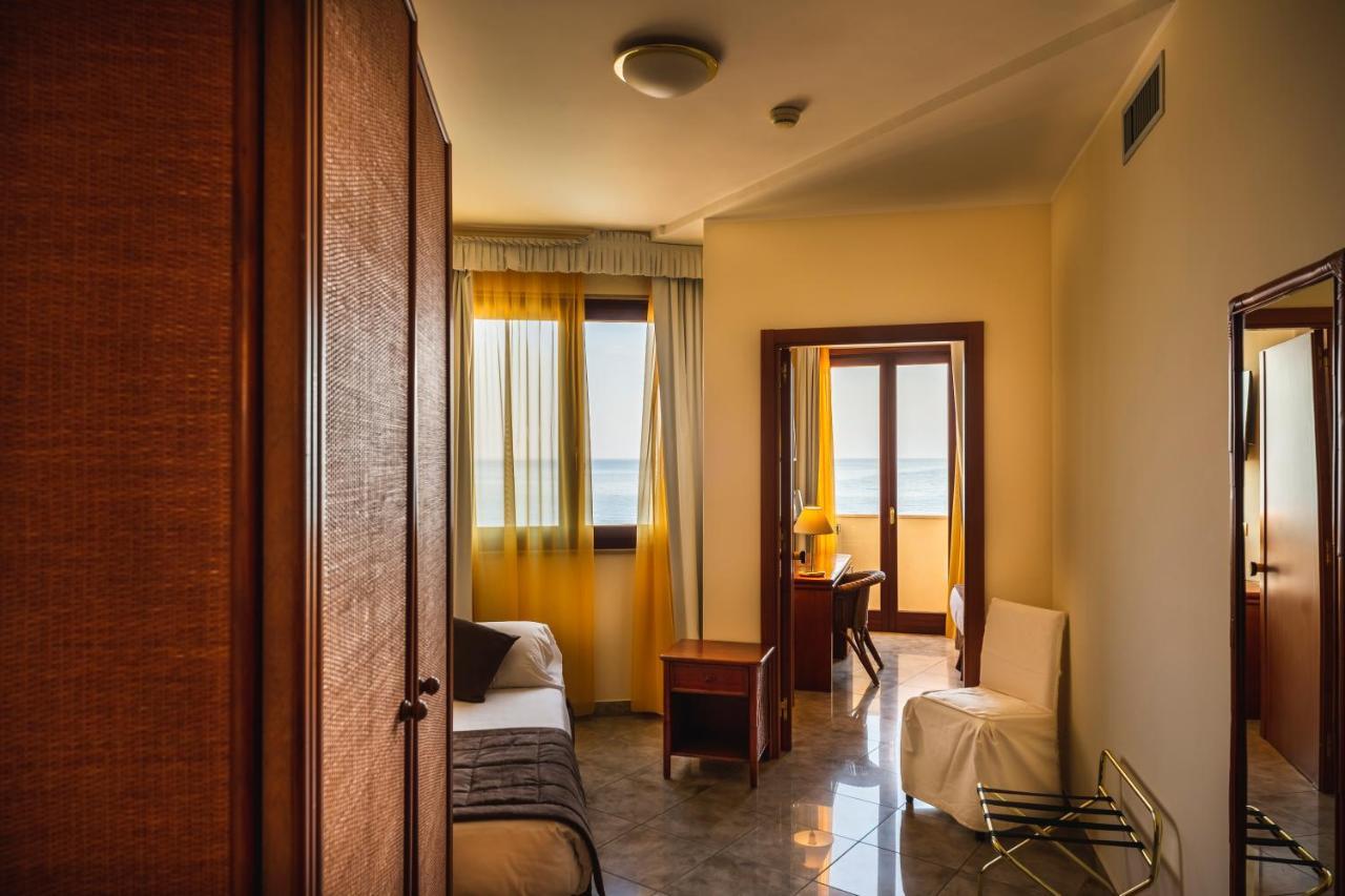 Apulia Hotel Taranto Ara Solis Lido Azzurro Екстер'єр фото