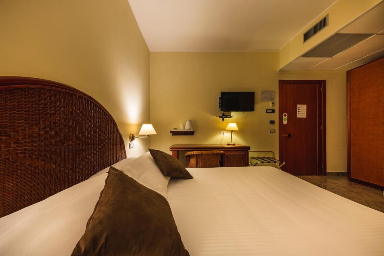Apulia Hotel Taranto Ara Solis Lido Azzurro Екстер'єр фото