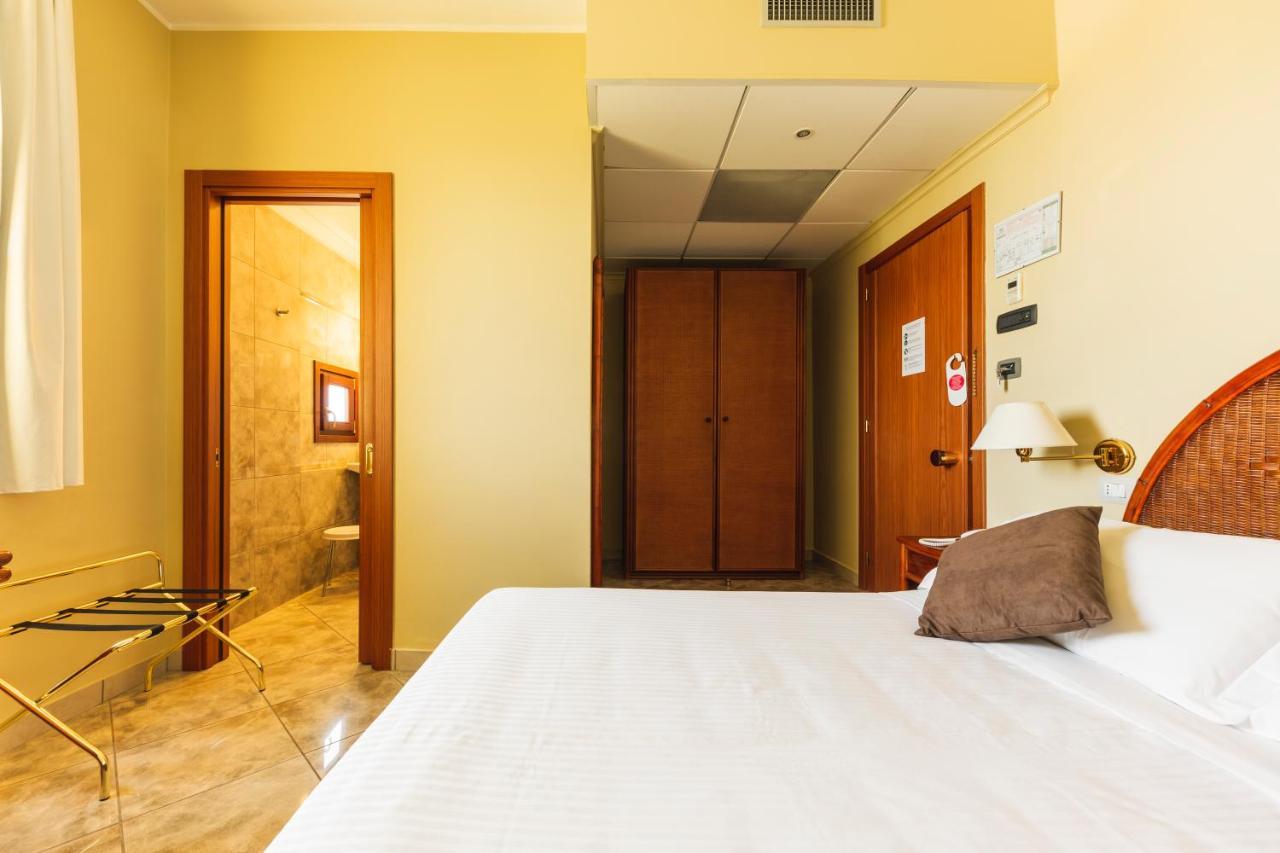 Apulia Hotel Taranto Ara Solis Lido Azzurro Екстер'єр фото