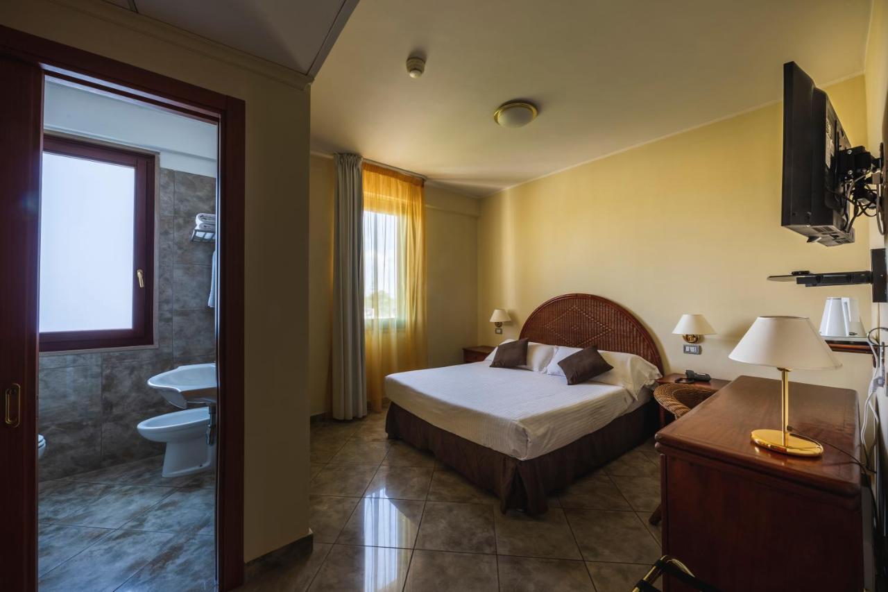 Apulia Hotel Taranto Ara Solis Lido Azzurro Екстер'єр фото