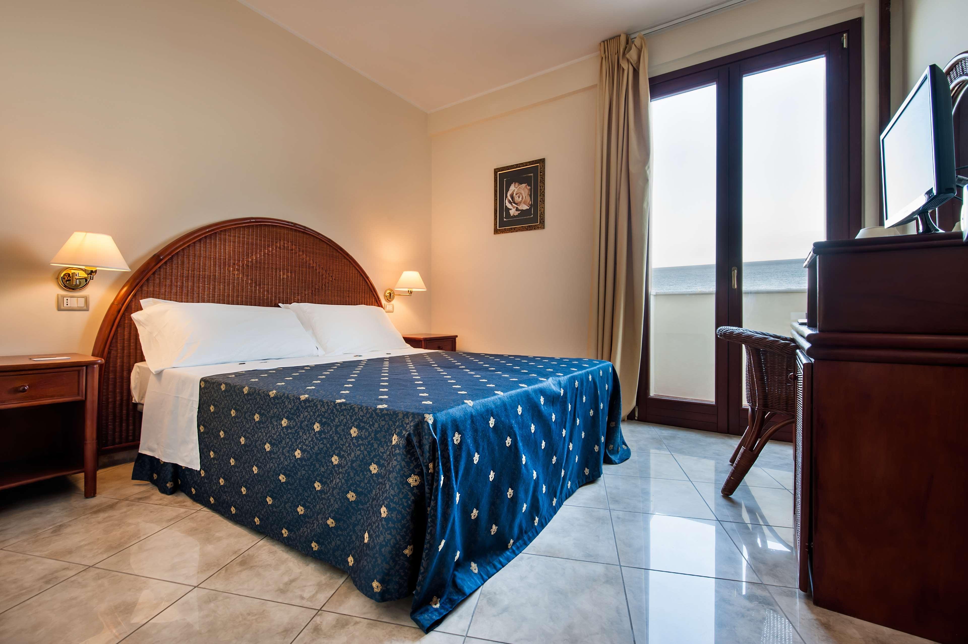 Apulia Hotel Taranto Ara Solis Lido Azzurro Екстер'єр фото
